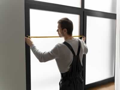 service-maintenance-worker-repairing service-maintenance-worker-repairing